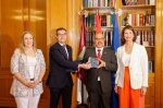 El CRT entrega la memoria anual 2025 al Presidente de las Cortes Regionales